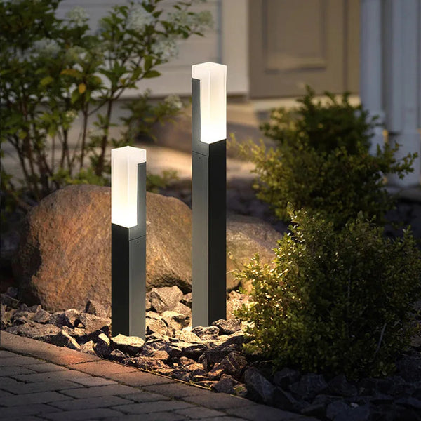 Outdoor Waterproof 10W LED Lawn Lamp with Aluminum Pillar